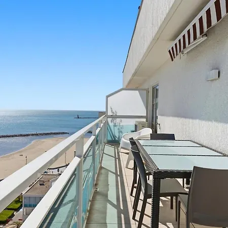 Panoramic Sea View Top-floor Waterfront Ла-Гранд-Мот