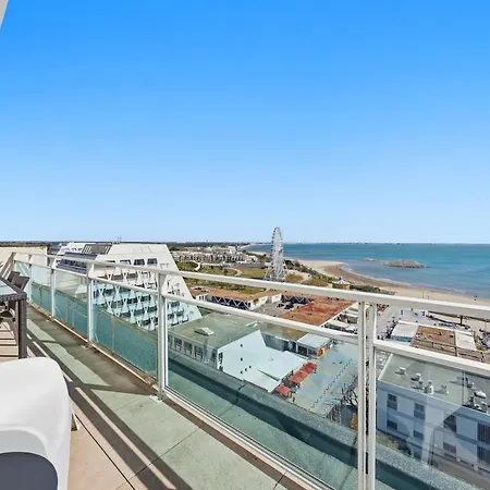 Апартаменты Panoramic Sea View Top-floor Waterfront Ла-Гранд-Мот