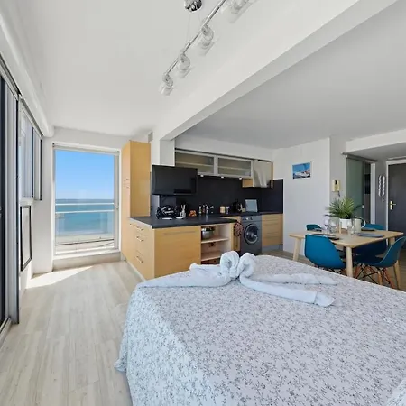 Panoramic Sea View Top-floor Waterfront