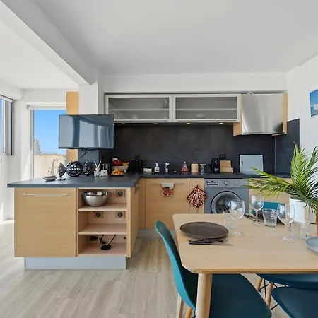 Panoramic Sea View Top-floor Waterfront *