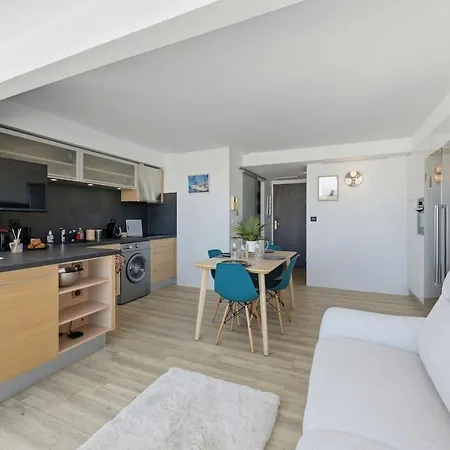 Panoramic Sea View Top-floor Waterfront Ла-Гранд-Мот